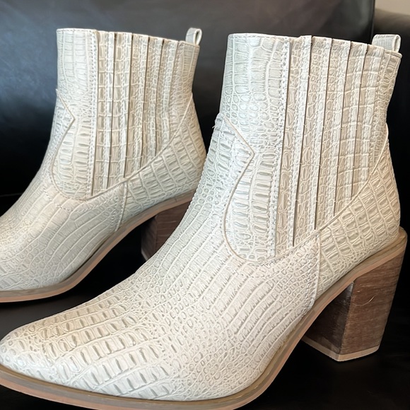 Seven7 Brand Eve Boot - Picture 4 of 4